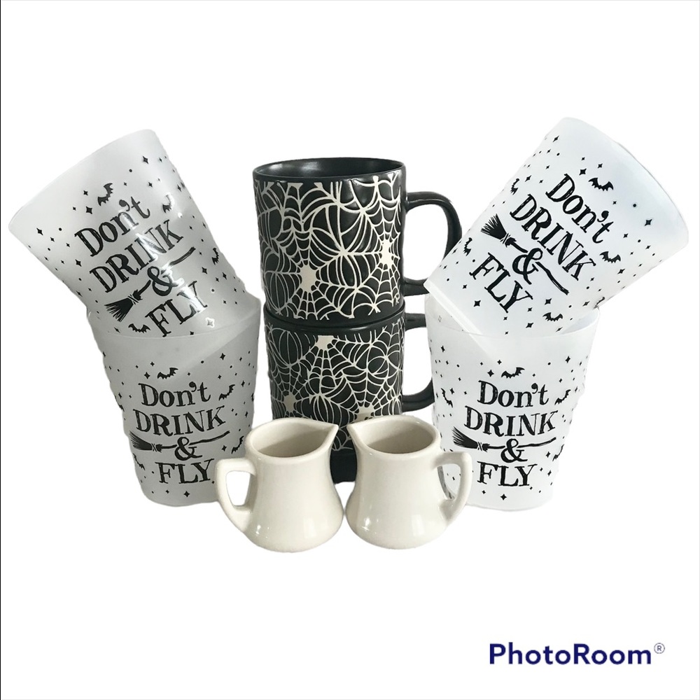 🆕Spider Mugs and Reusable Don’t Drink and Fly Cups with Mini Servers NWOT